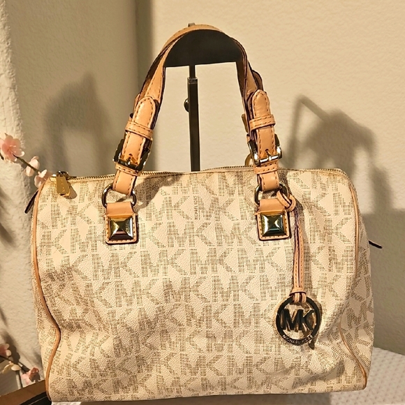 Michael Kors Trunk Signature Bag - Picture 1 of 5